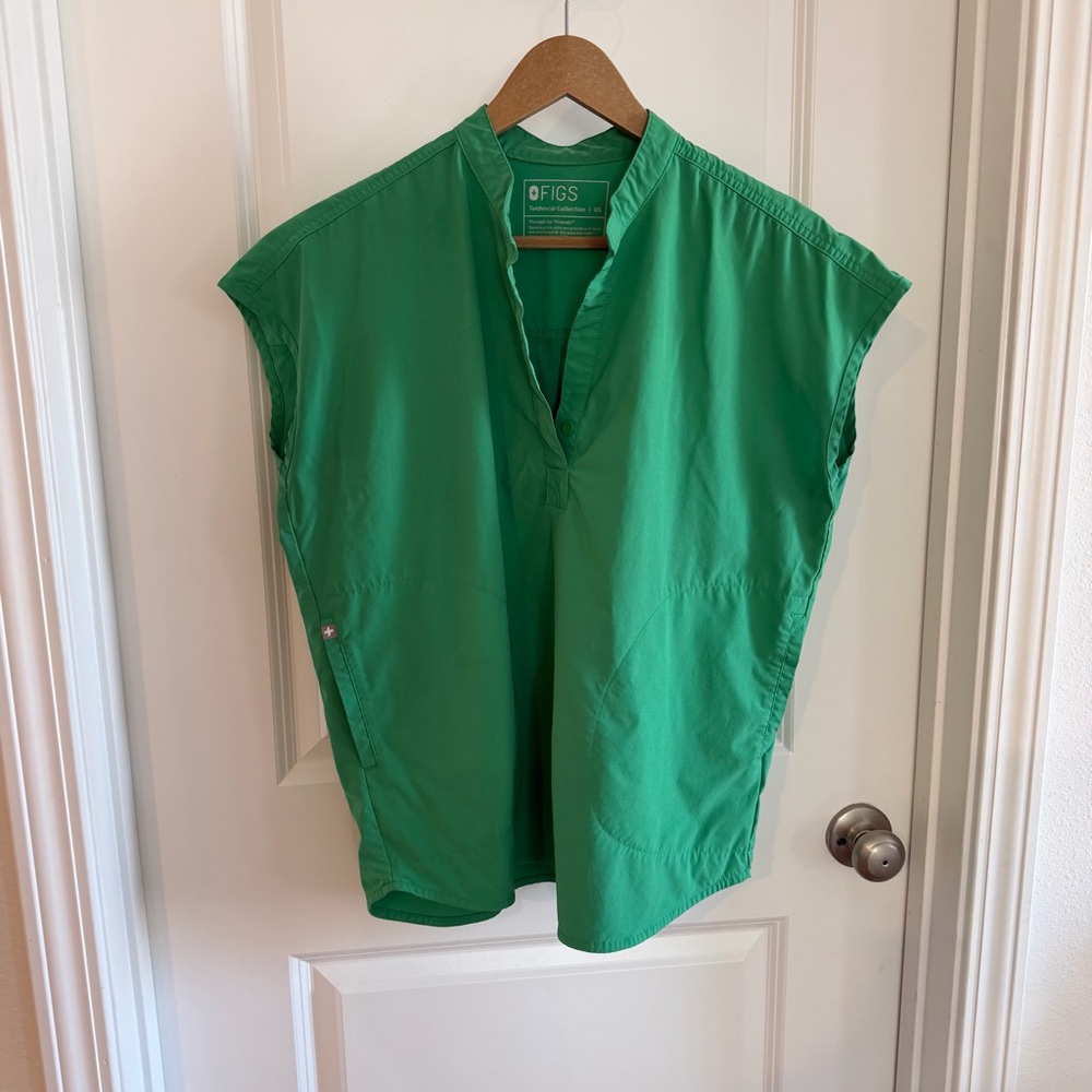 FIGS Women's Emerald Green V-Neck Medical Tunic